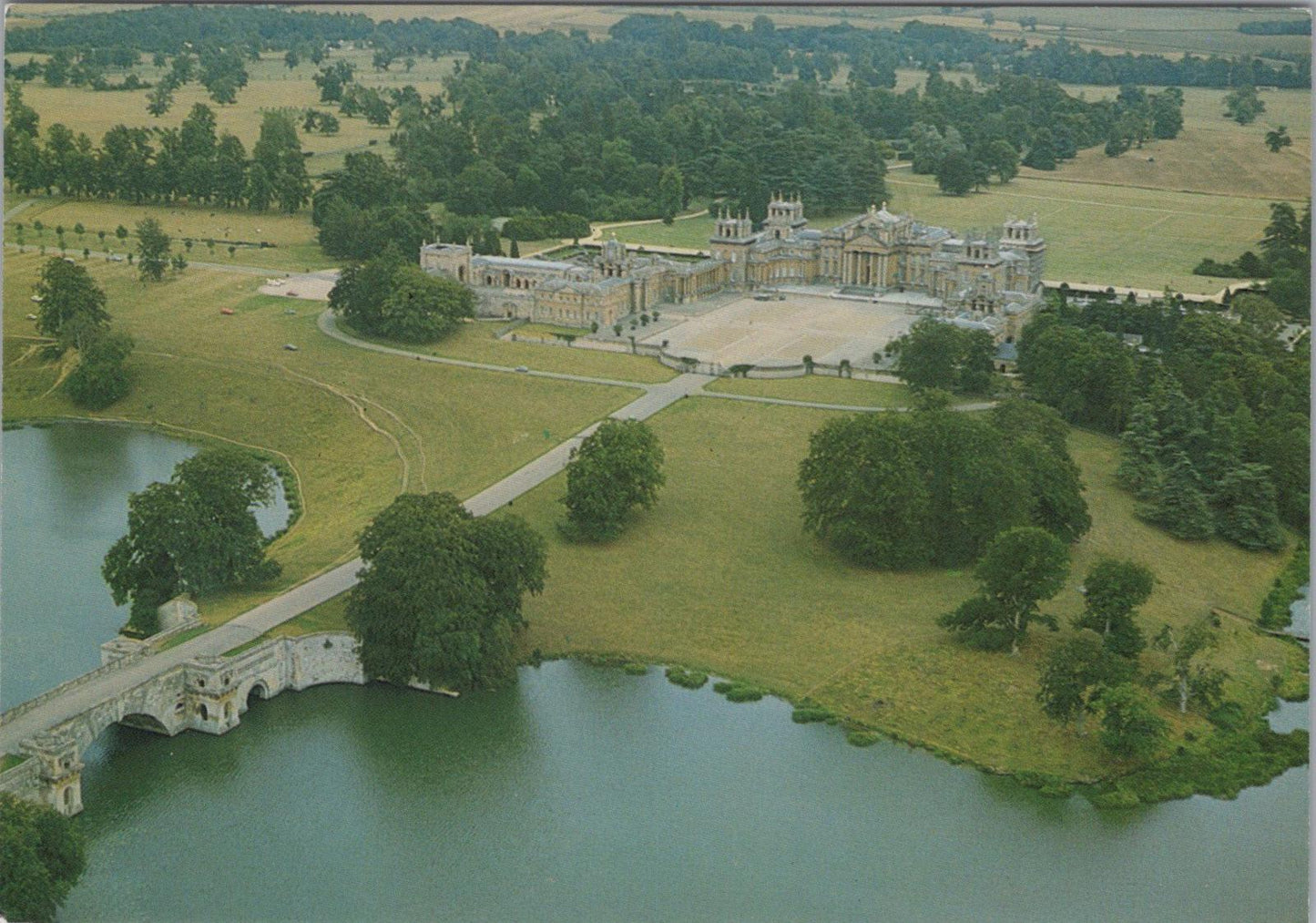 Oxfordshire Postcard - Aerial View of Blenheim Palace, The Lake & Bridge RR23235