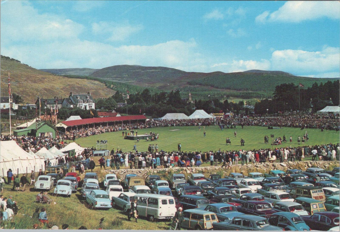 Sports Postcard - Highland Games, Royal Braemar Gathering, Scotland   RR23257