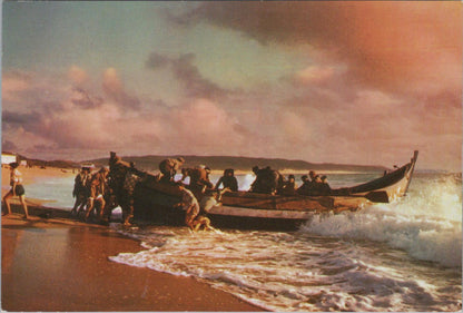 Portugal Postcard - Fishermen Going Out Fishing, Algarve RR23264