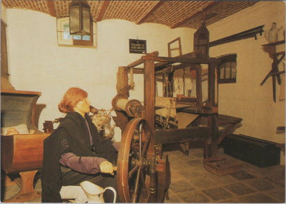 Belgium Postcard - Weaving, Nationaal Vlasmuseum, Kortrijk   RR23292