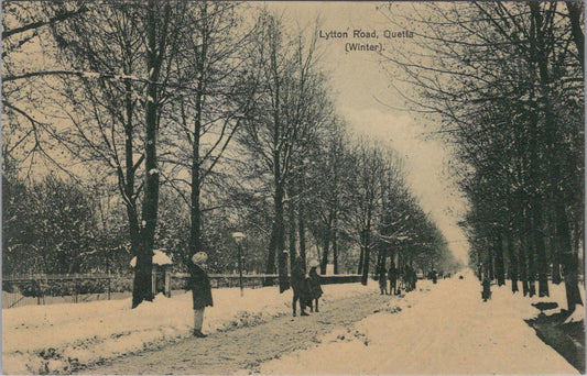 Pakistan Postcard - Winter Scene on Lytton Road in Quetta   XT579