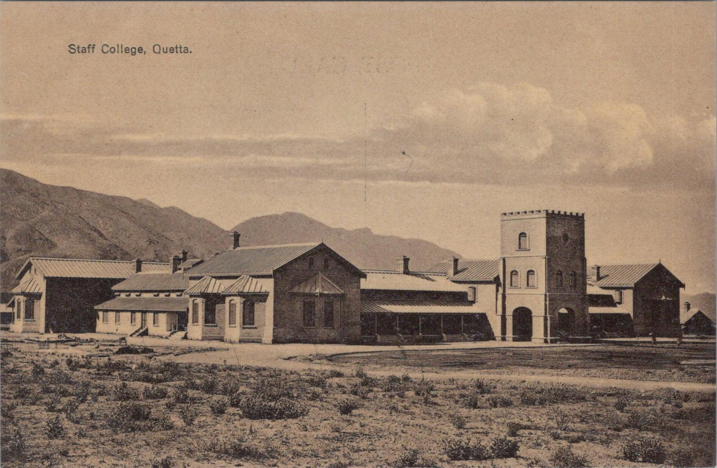 Pakistan Postcard - Command and Staff College, Quetta, Balochistan  XT580