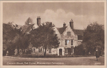 Hampshire Postcard - Church House, The Close, Winchester Cathedral   XT979