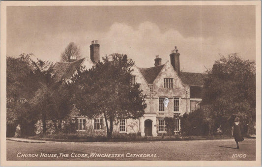 Hampshire Postcard - Church House, The Close, Winchester Cathedral   XT979