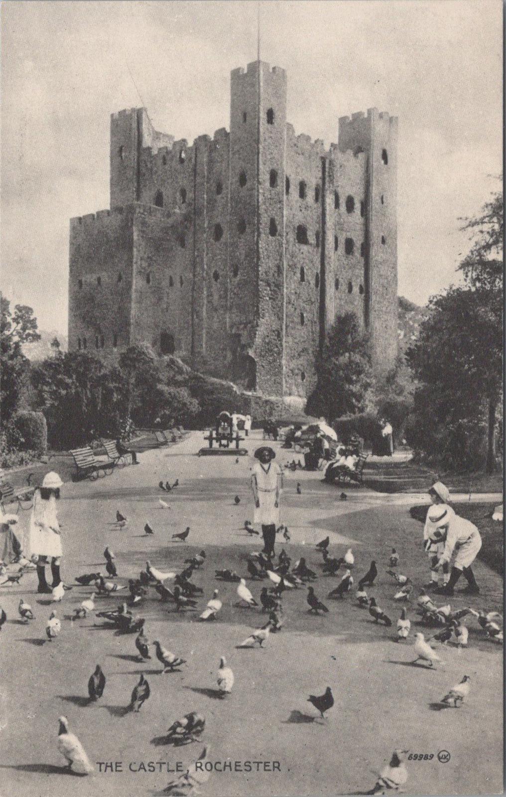Kent Postcard: Rochester Castle, Children Feeding The Pigeons  XT1011