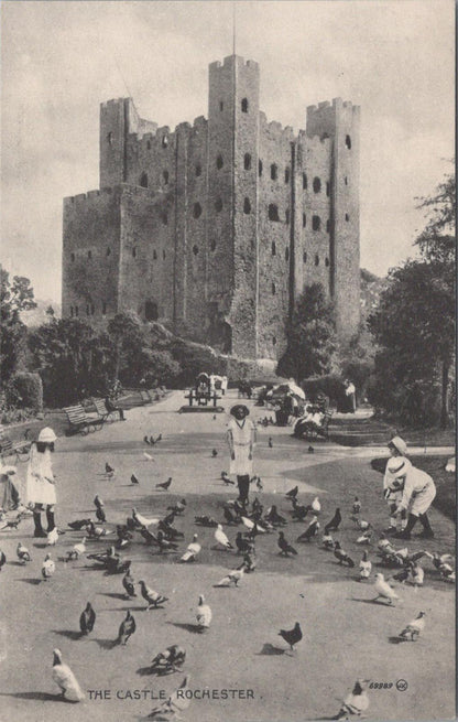 Kent Postcard: Rochester Castle, Children Feeding The Pigeons  XT1011
