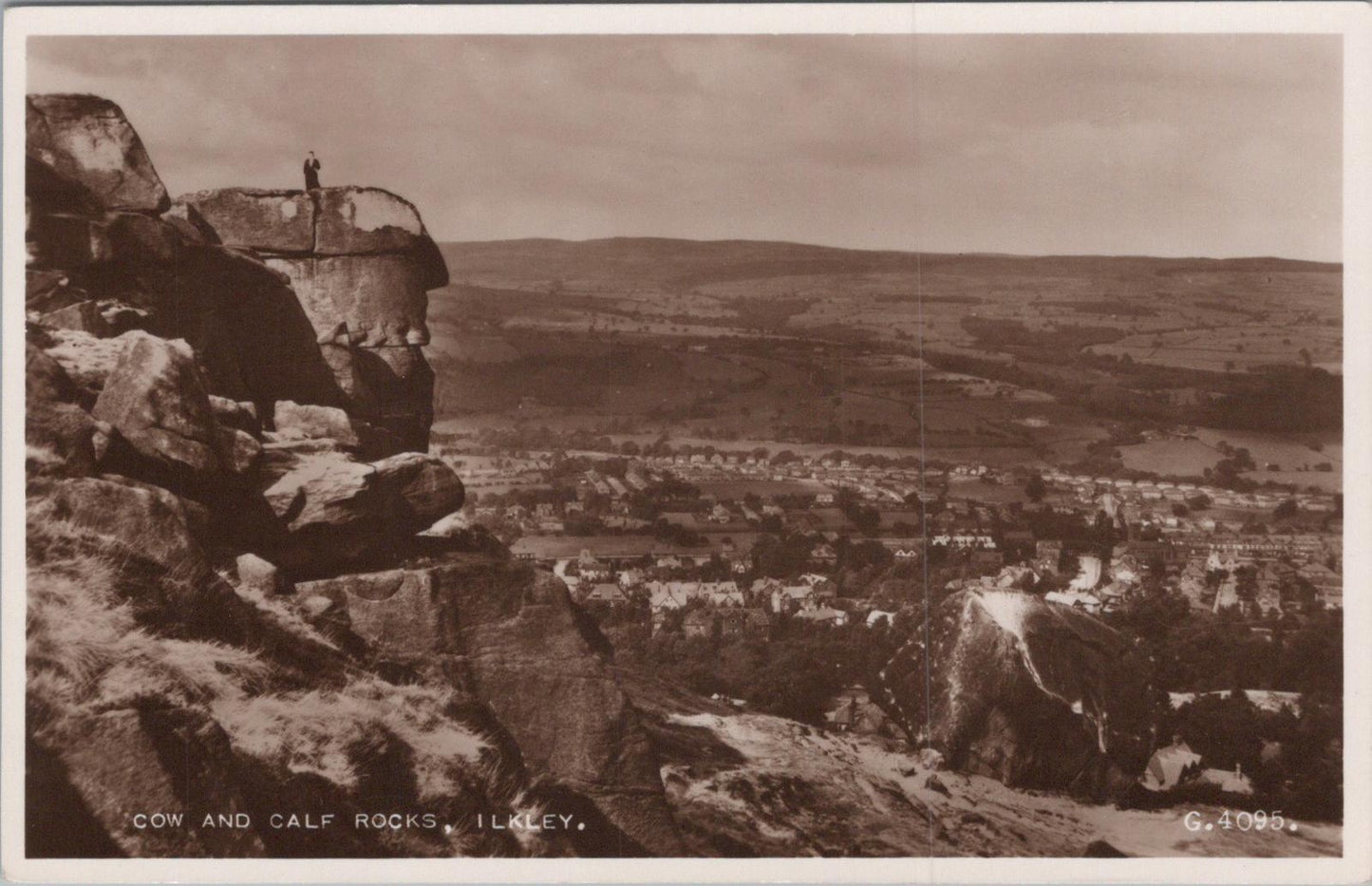 Yorkshire Postcard:Cow and Calf Rocks Ilkley Overlooking Town  XT1466
