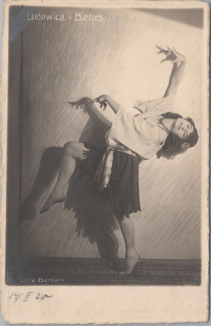 Theatrical Postcard - Dancing, Ludowica von Behrs, A Modern Dancer XT1548