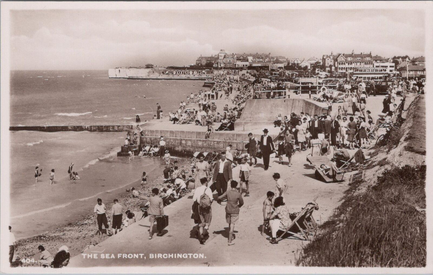 Kent Postcard: Birchington Minnis Bay Sea Front Promenade 1950s RPPC XT2960