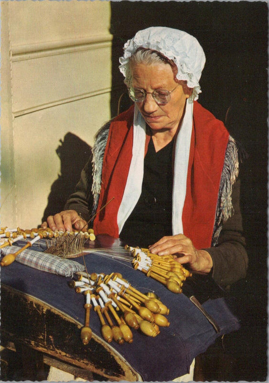 Belgium Postcard: Bruges Lacemaker Traditional Craft Dentelliere Chrome XT2784