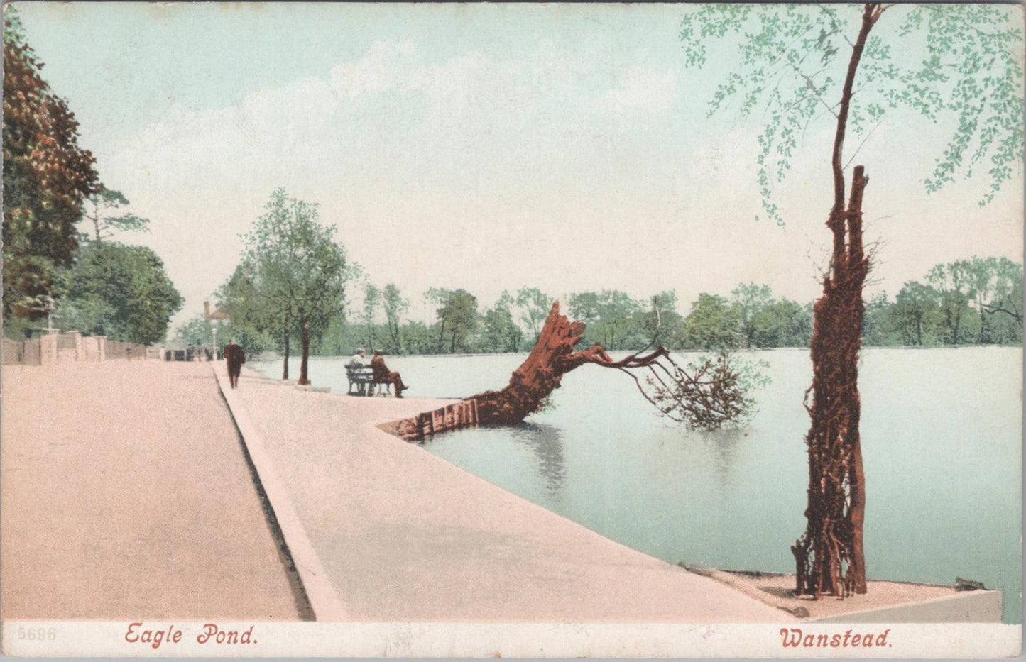 London Postcard - Eagle Pond in Wanstead, Redbridge  XT632
