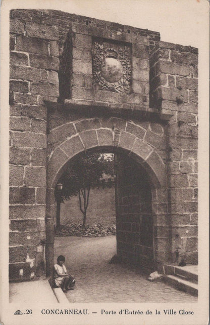 France Postcard - Porte d'Entrée of the Ville Close, Concarneau, Finistère XT671