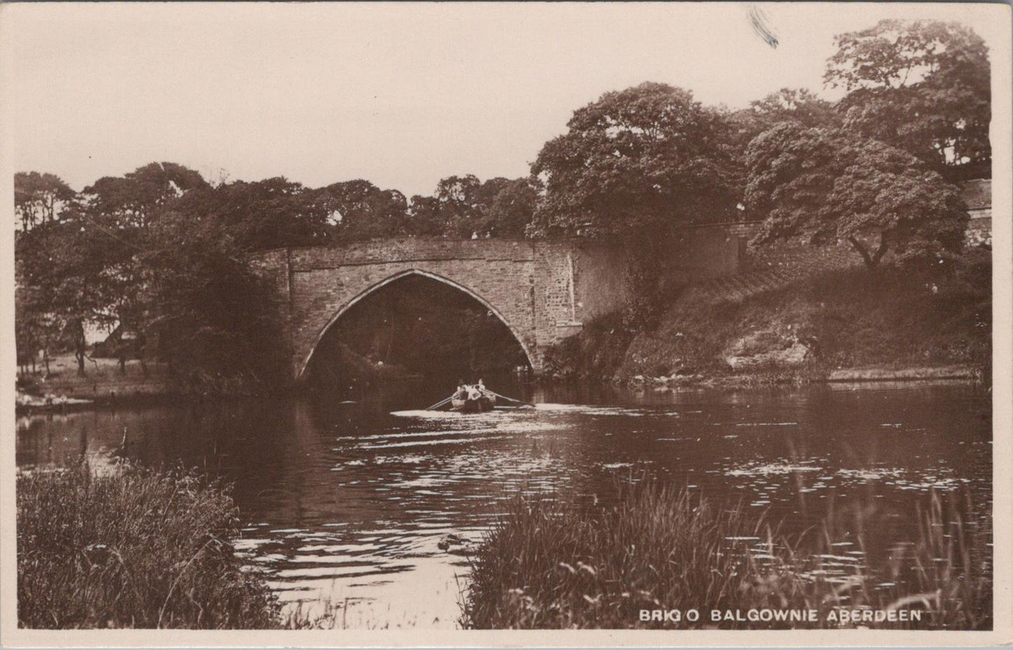 Scotland Postcard - Brig O Balgownie, Aberdeen, Aberdeenshire  XT681