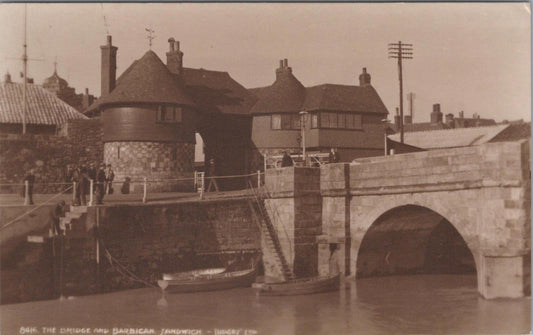Kent Postcard - The Bridge and Barbican, Sandwich   XT685