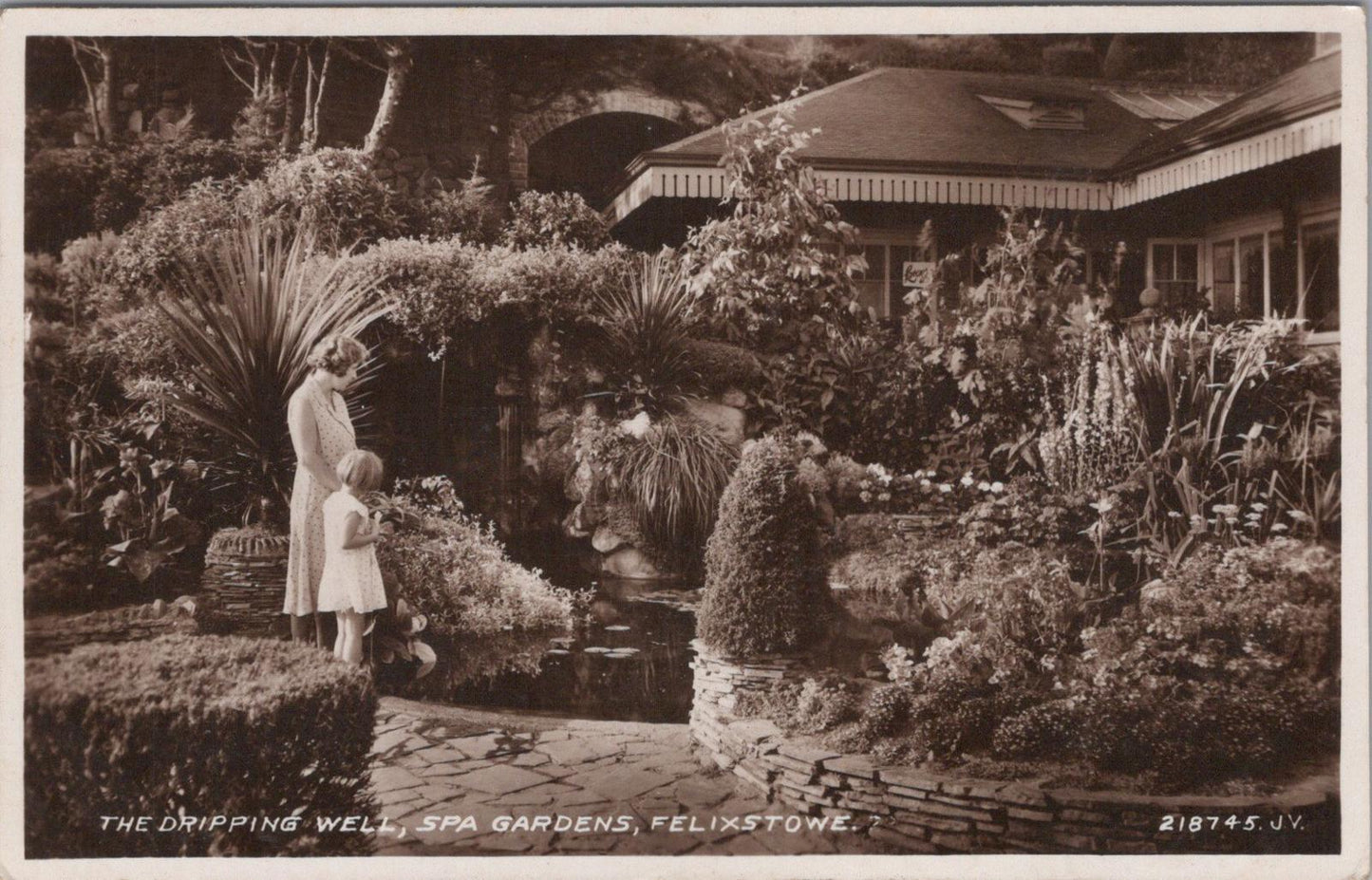 Suffolk Postcard - The Dripping Well, Spa Gardens, Felixstowe  XT696