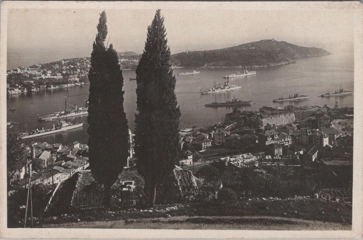 France Postcard - L'Escadre, Villefranche-sur-Mer, Alpes-Maritimes  XT789