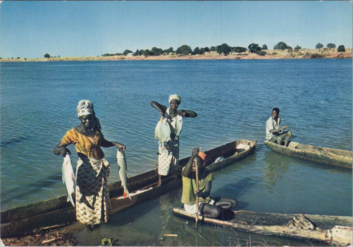 Africa Postcard - Coming Back From Fishing, Afrique en Couleurs  XT1188