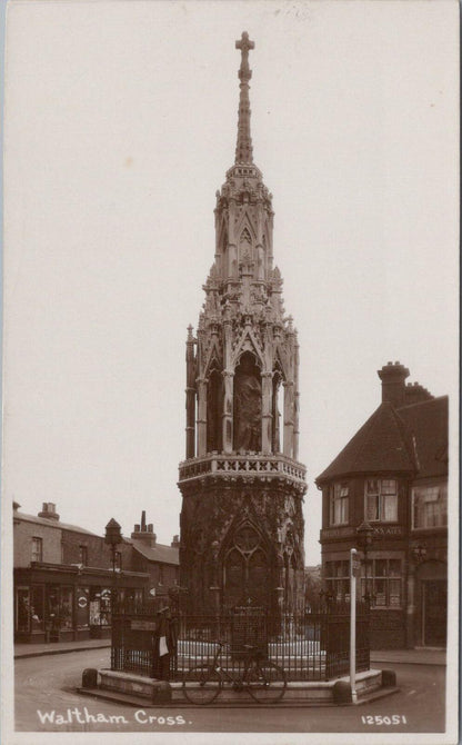 Hertfordshire Postcard Waltham Cross Eleanor Cross Historic Monument XT2370