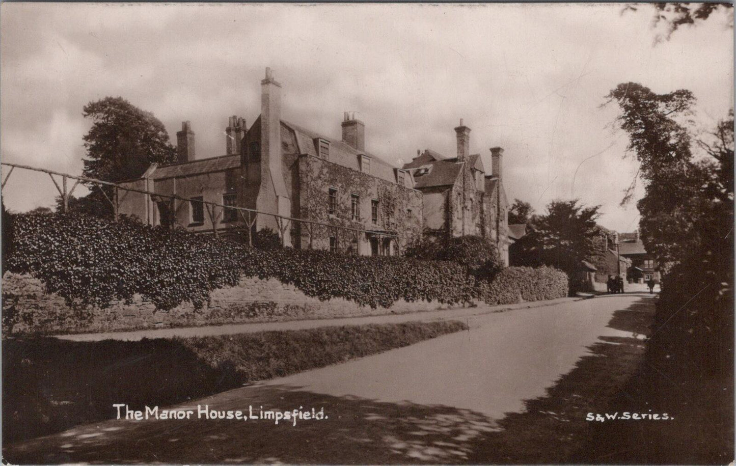 Surrey Postcard Limpsfield Manor House High Street RPPC  XT2412