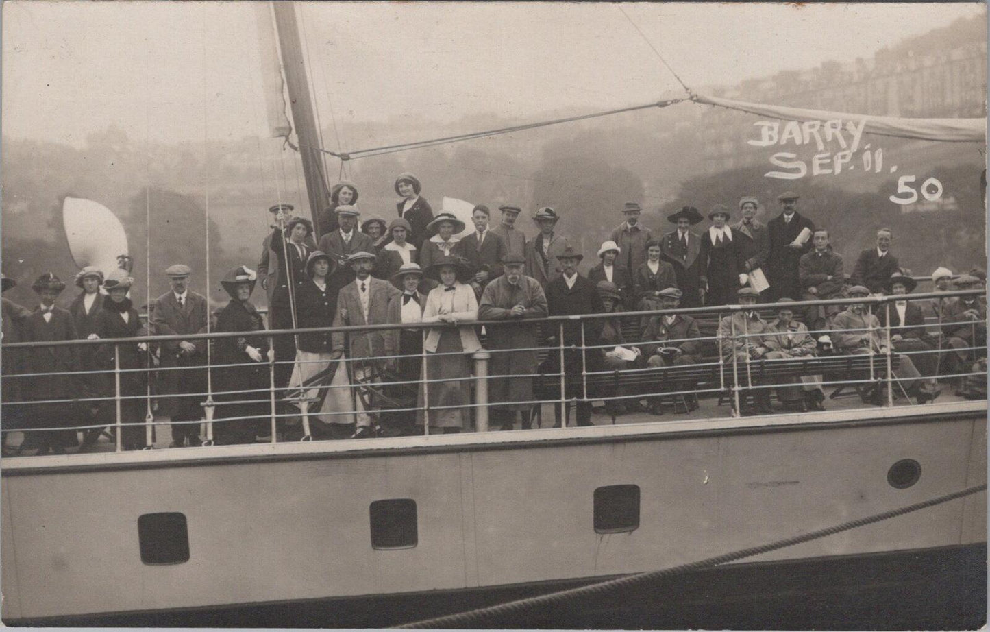 Glamorgan Postcard: Barry Pier Excursion Group Pleasure Steamer, Wales XT2418