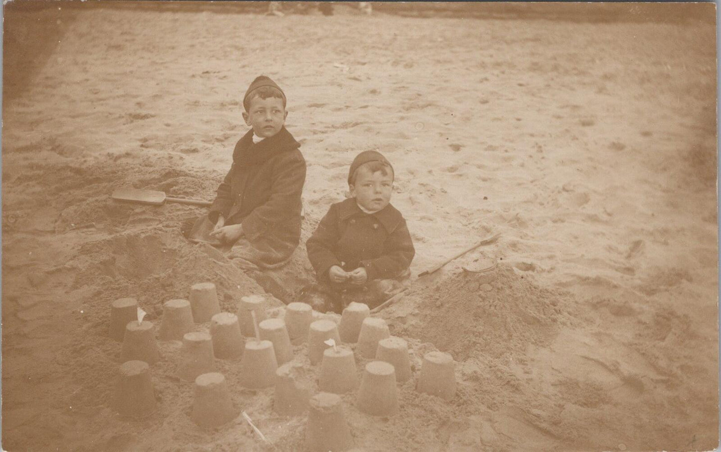 Yorkshire Postcard: Scarborough Sands Children Playing Sandcastles 1906 XT2419