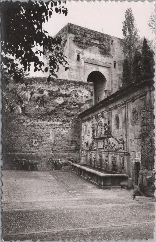 Spain Postcard: Granada Alhambra Puerta de la Justicia Pillar Carlos V - XT2835