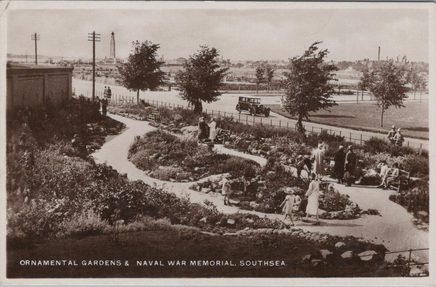 Hampshire Postcard: Ornamental Gardens Naval War Memorial Southsea 1930s  XT2873