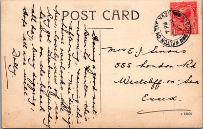 Essex Postcard - Greetings From Walton-on-the-Naze   XT1319