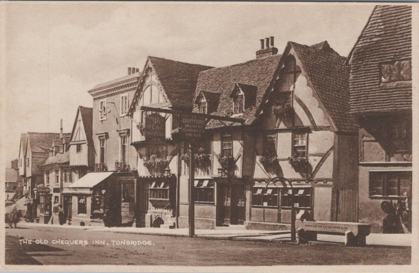 Kent Postcard - The Old Chequers Inn, High Street, Tonbridge  XT1327
