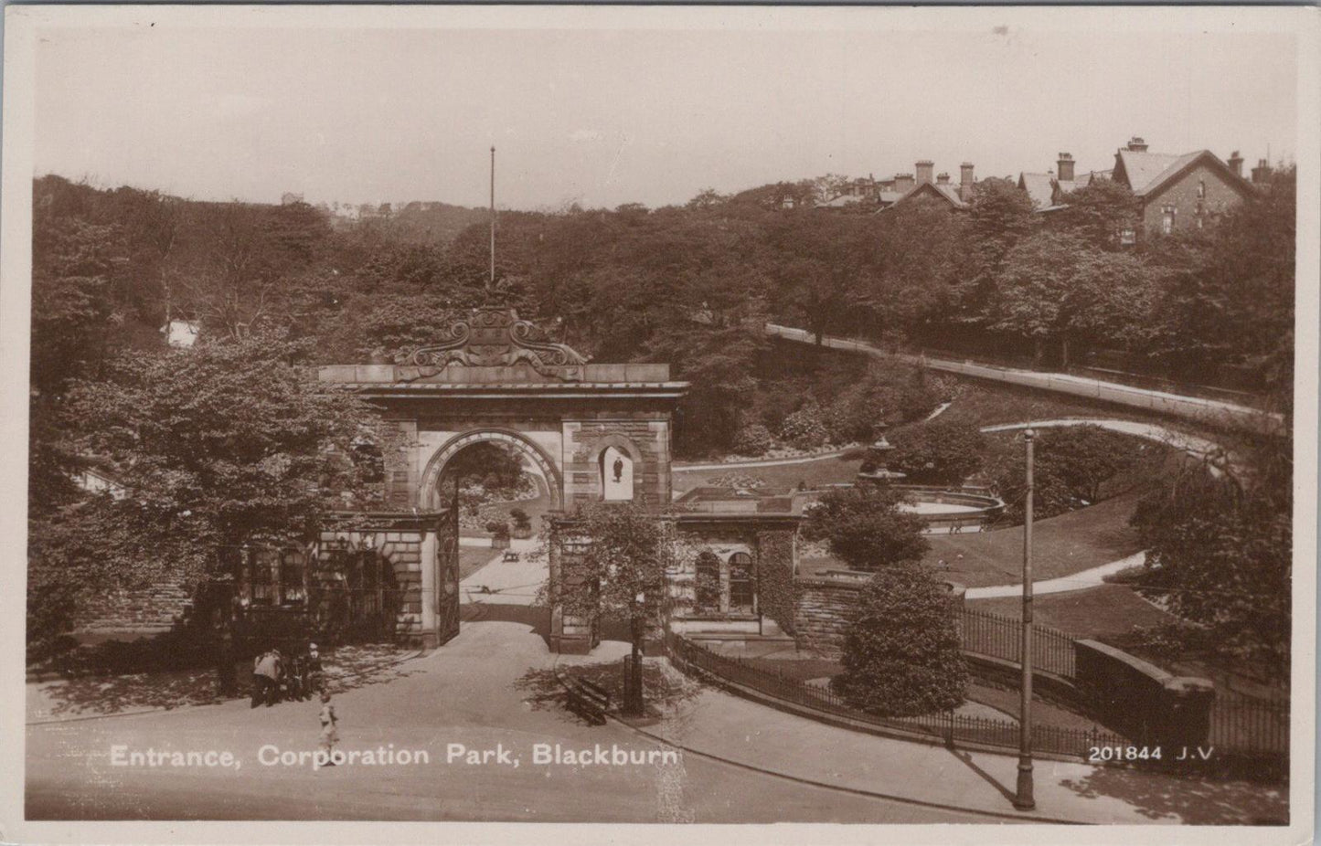 Lancashire Postcard - Entrance to Corporation Park in Blackburn  XT1330