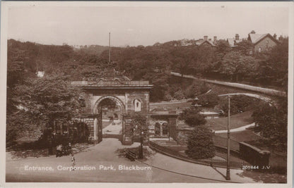 Lancashire Postcard - Entrance to Corporation Park in Blackburn  XT1330