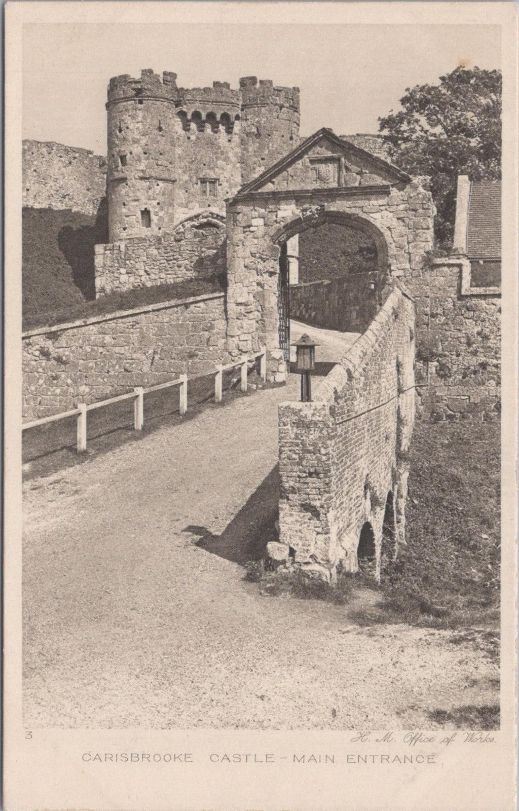 Isle of Wight Postcard - Main Entrance to Carisbrooke Castle XT1334