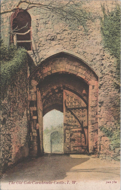 Isle of Wight Postcard - The Old Gate at Carisbrooke Castle  XT1347