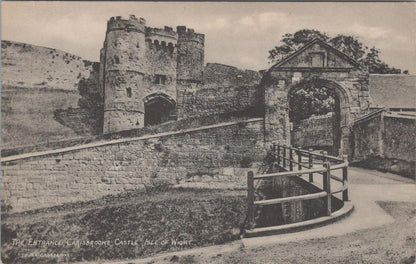 Isle of Wight Postcard - Entrance to Carisbrooke Castle  XT1352