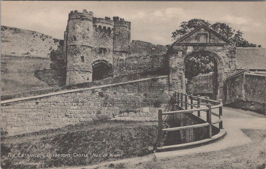 Isle of Wight Postcard - Entrance to Carisbrooke Castle  XT1352