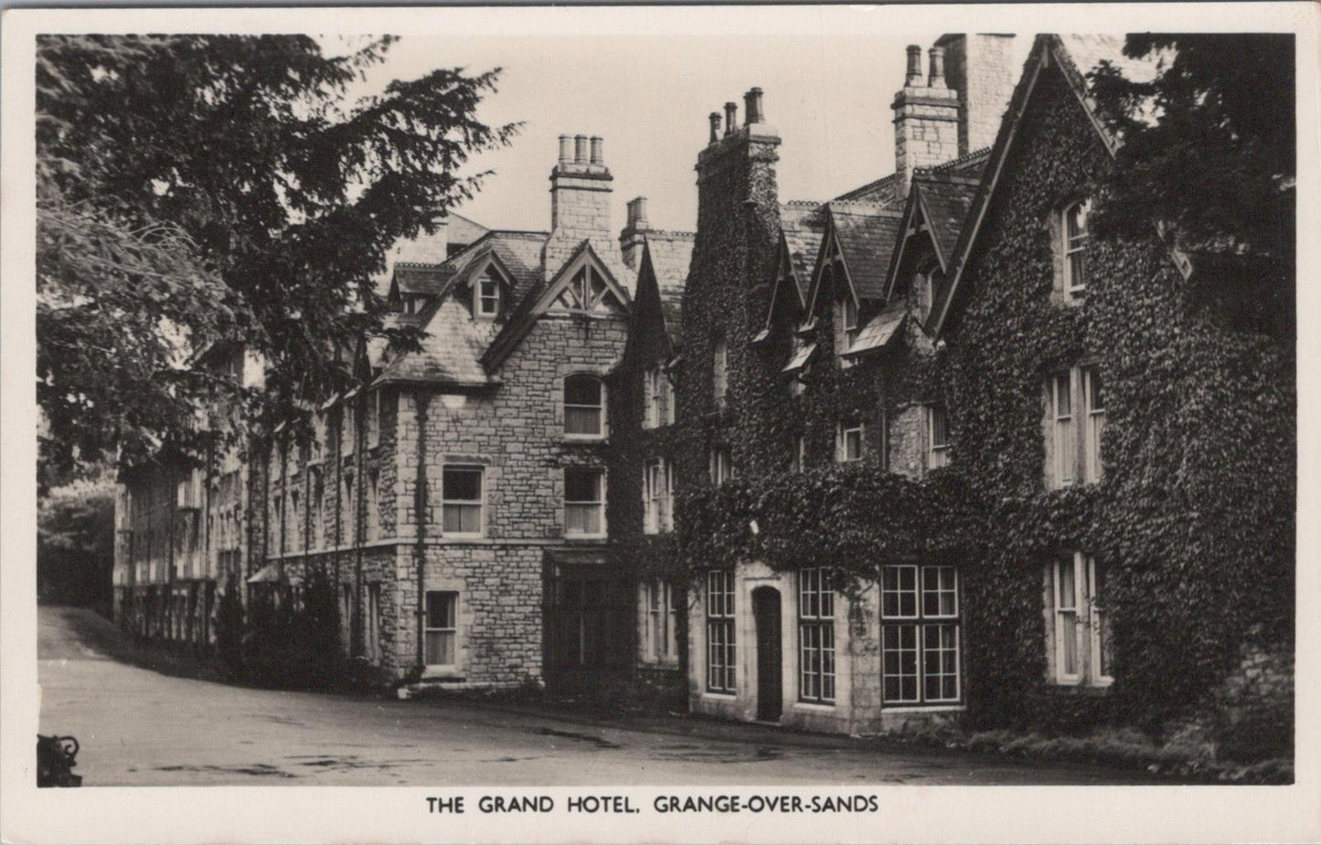 Lancashire Postcard - The Grand Hotel in Grange-over-Sands  XT1382