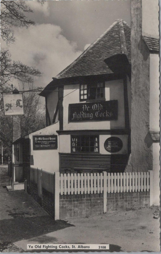 Hertfordshire Postcard: Ye Olde Fighting Cocks, St. Albans XT1416