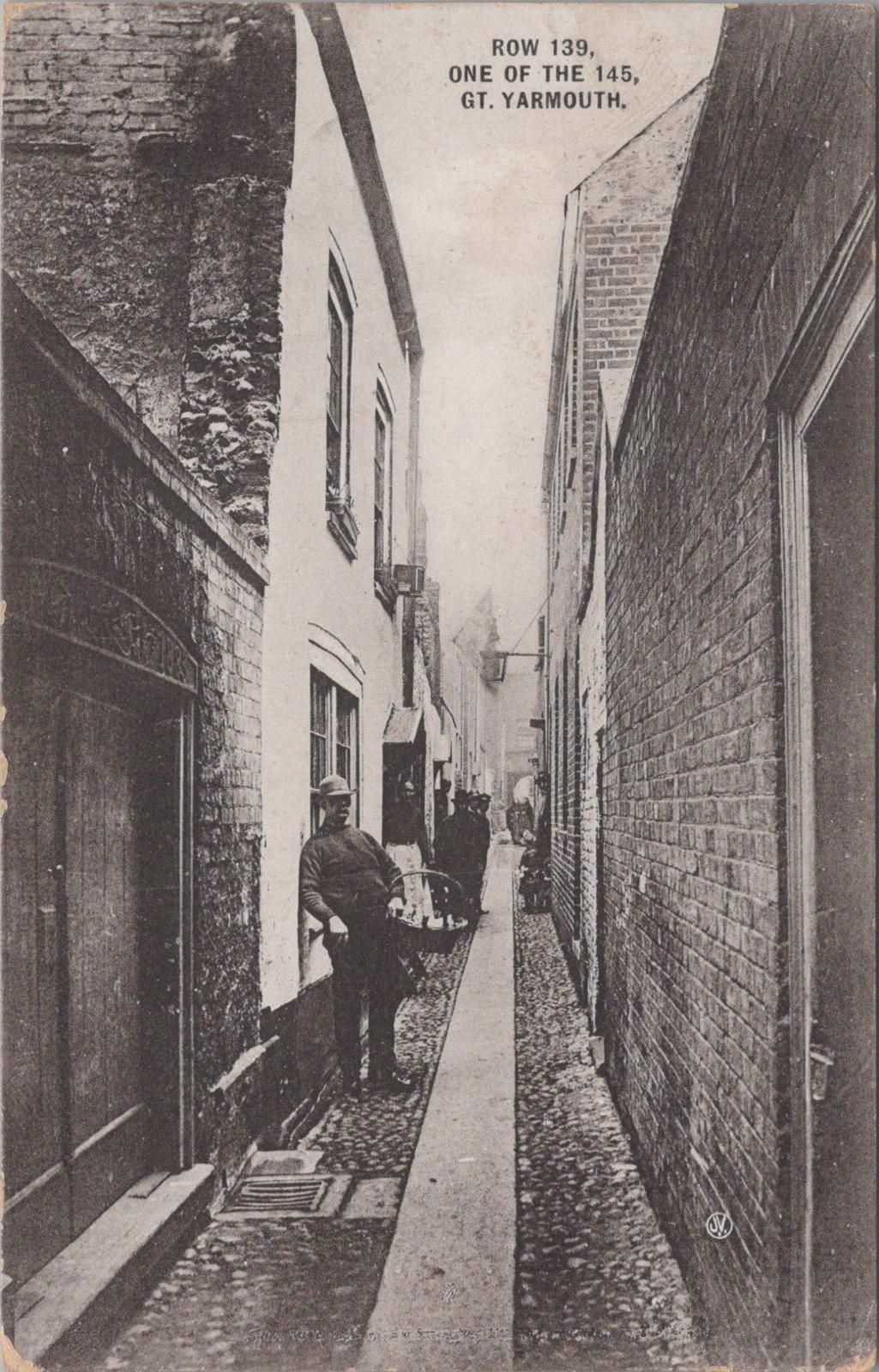 Norfolk Postcard: Row 139, One of the 145, Great Yarmouth XT1423