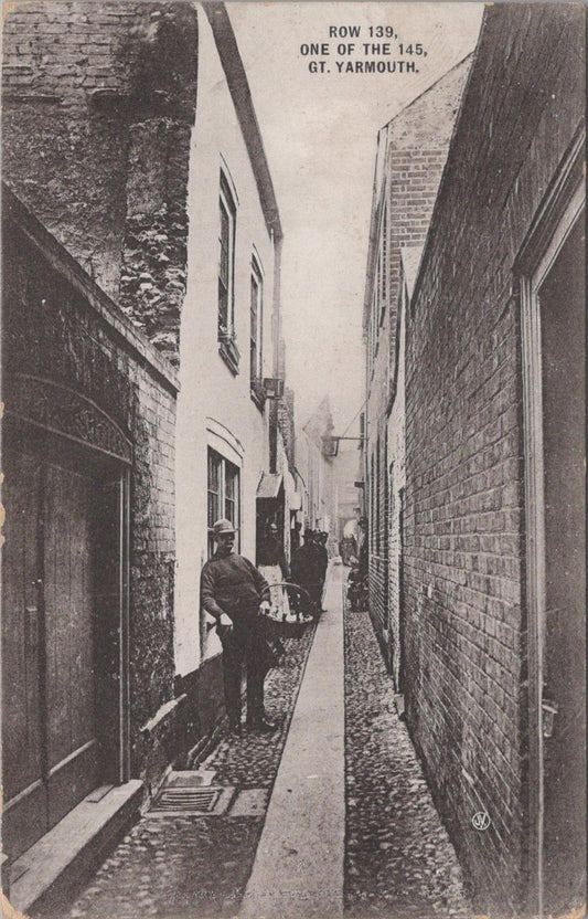 Norfolk Postcard: Row 139, One of the 145, Great Yarmouth XT1423