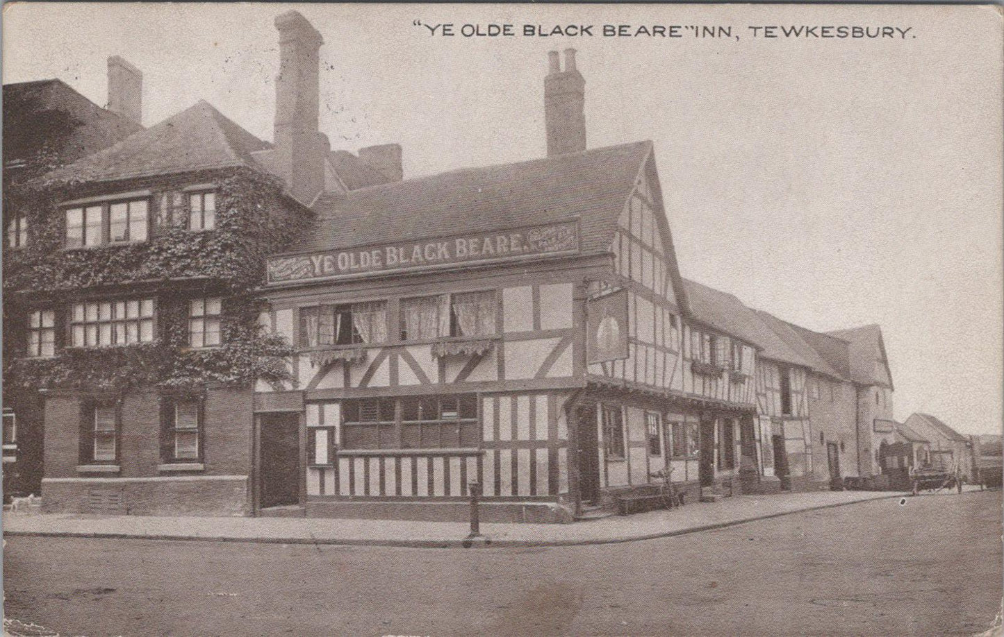 Gloucestershire Postcard: "Ye Olde Black Beare" Inn, Tewkesbury XT1441