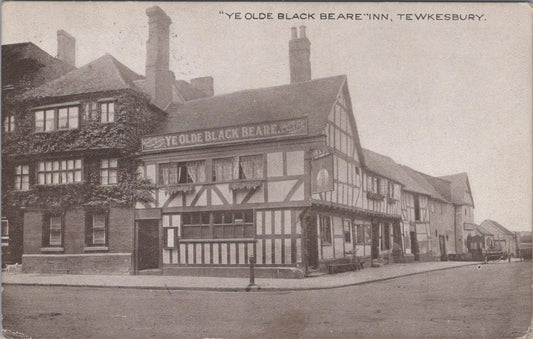 Gloucestershire Postcard: "Ye Olde Black Beare" Inn, Tewkesbury XT1441