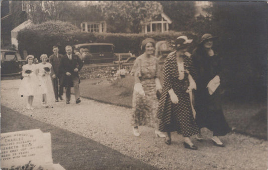 Isle of Wight Postcard - Wedding Group at St. Lawrence Church, Ventnor  XT1453
