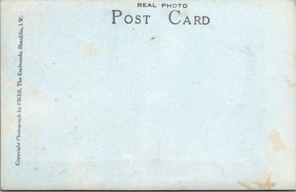 Isle Of Wight Postcard: Longfellow's Fountain, Old Village, Shanklin  XT2069