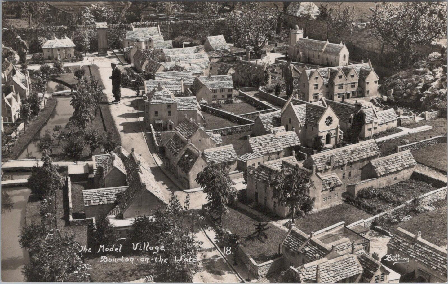 Gloucestershire Postcard: The Model Village, Bourton-on-the-Water  XT2083