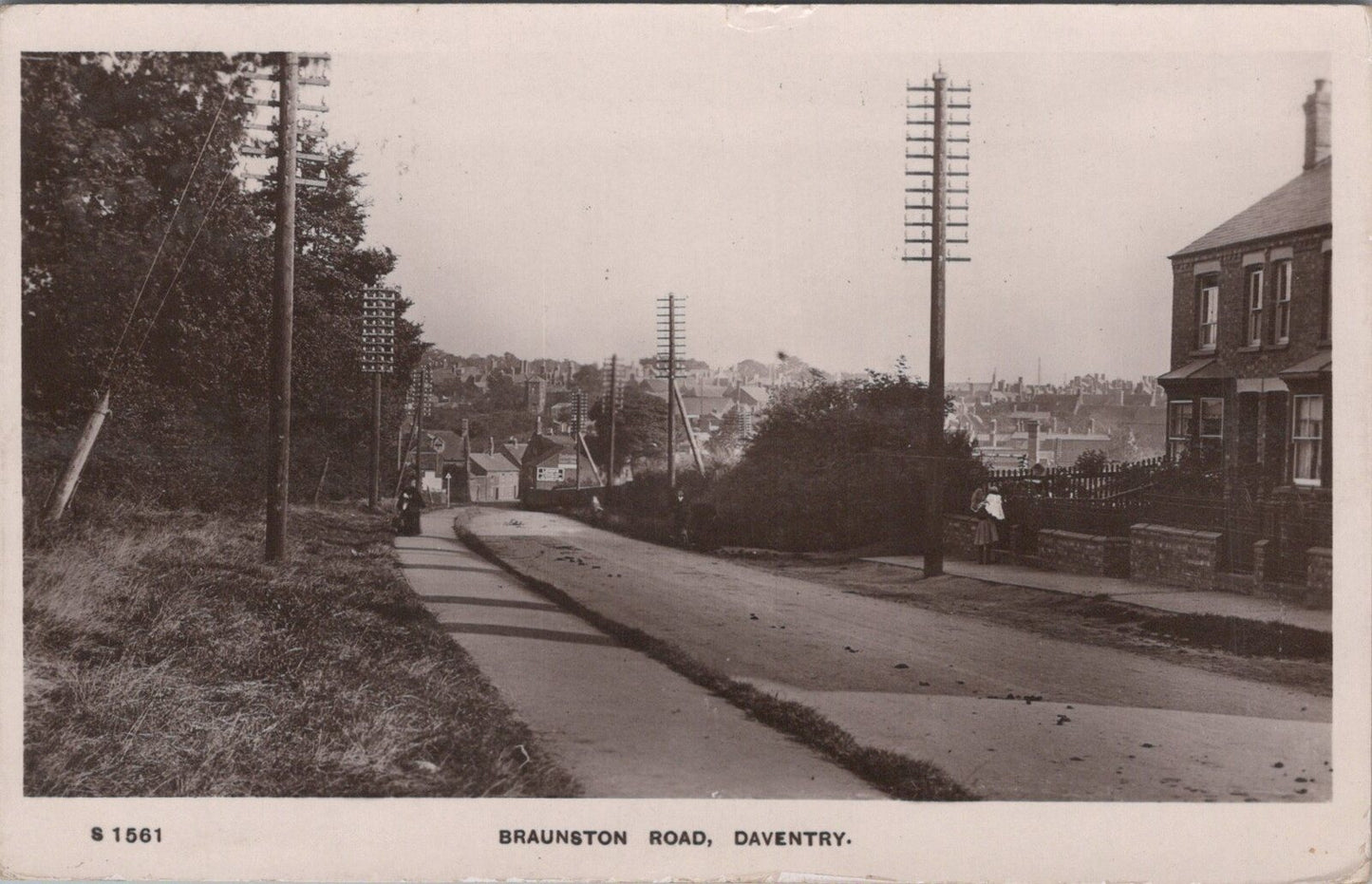 Northamptonshire Postcard: Braunston Road Daventry Street Scene 1908 RPPC XT3429