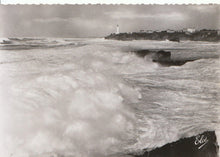 Load image into Gallery viewer, France Postcard  - Biarritz - Grosses Vagues Sur Les Rochers 13884A
