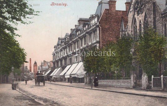 London Postcard - Street Scene in Bromley  XT110