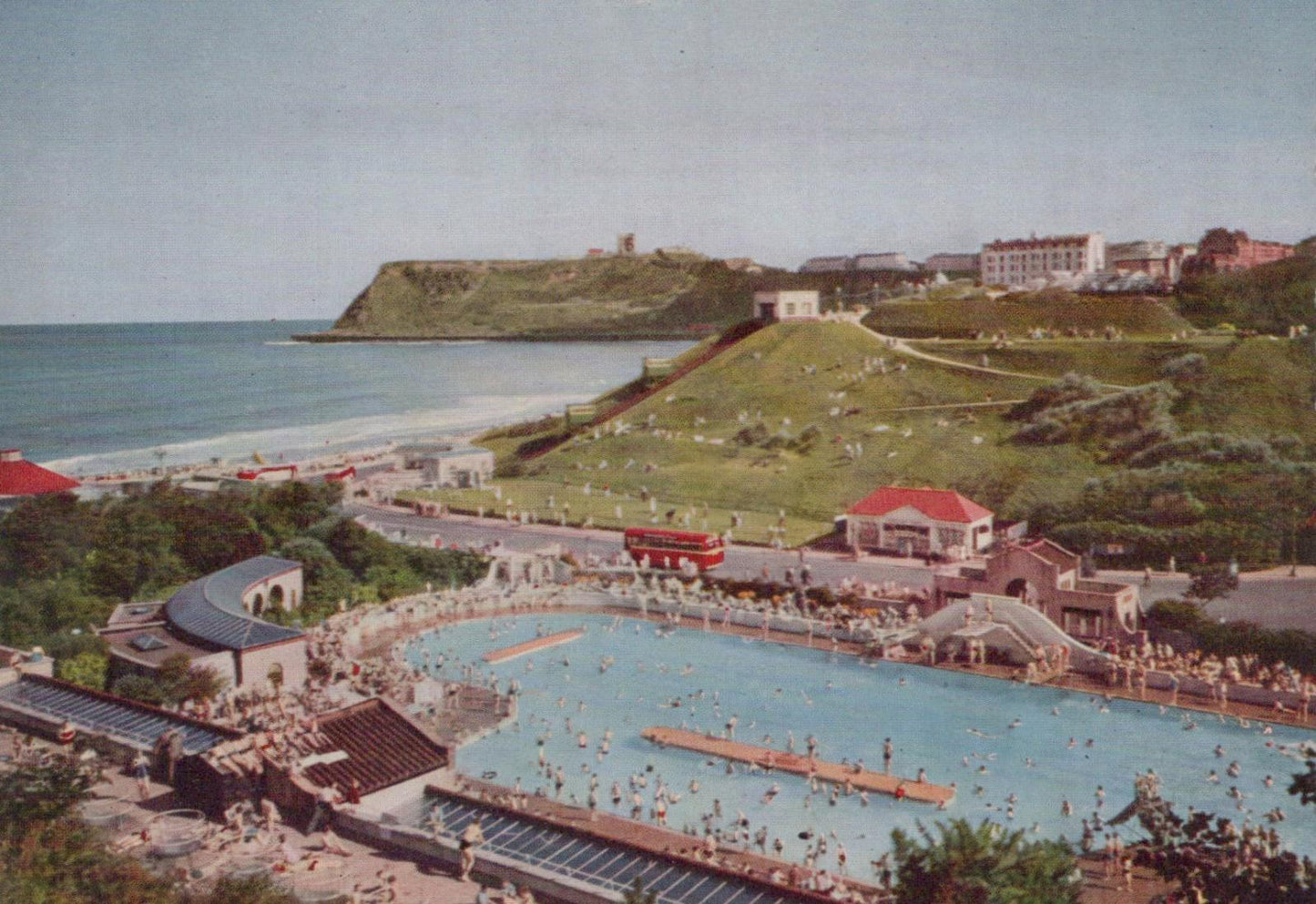 Yorkshire Postcard - Scarborough, North Side Bathing Pool & Castle Hill  RR22947