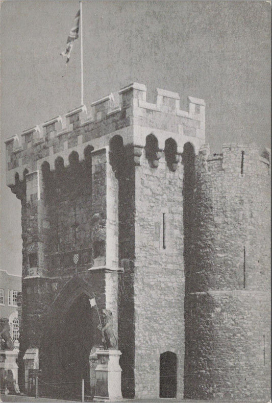 Hampshire Postcard - Southampton - The Bargate, North Front RR16261