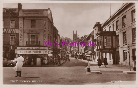 Devon Postcard - Totnes, Fore Street HM507